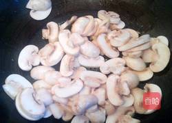 蘑菇蛋花汤的做法图解4