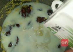 牛奶红枣羹的做法图解3