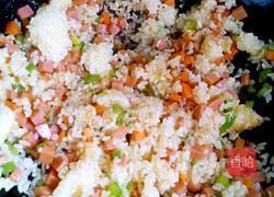 香肠炒饭的做法图解3