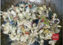 辣炒黑鱼丁的做法图解2