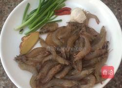 油爆河虾的做法图解1