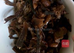 榛蘑炖鸡翅的做法图解1