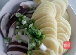 五花肉炒土豆片的做法图解1