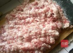 荠菜猪肉饺子的做法图解1