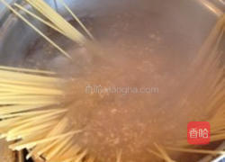 牛肉意面的做法图解1