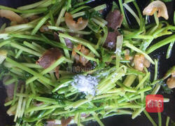 芹菜炒腊肉的做法图解8