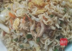 包菜炒泡面的做法图解7