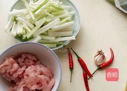 芹菜肉丝的做法图解1