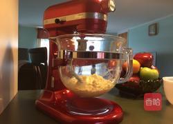 坚果面包的做法图解1