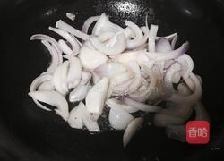 洋葱青椒鱿鱼花的做法图解5