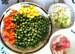 豌豆炒肉片的做法图解1