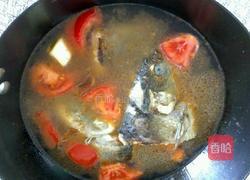 番茄鱼头汤的做法图解3