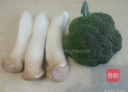 西兰花耗油杏鲍菇的做法图解1