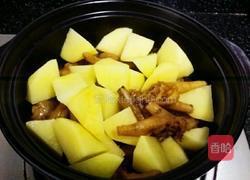 豆腐泡土豆鸡爪煲的做法图解9