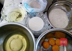 戚风杯子蛋糕的做法图解1