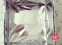 草莓酸奶慕斯蛋糕(6寸)的做法图解2