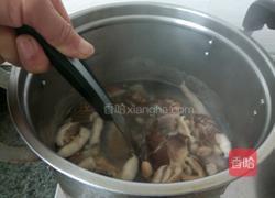 花生鸡脚汤的做法图解3