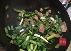 大蒜炒腊肉的做法图解7
