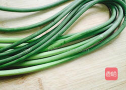 糖醋香肠蒜苔的做法图解1