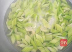 西芹拌腐竹的做法图解4