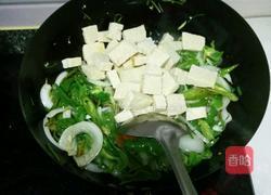 辣椒炒冻豆腐的做法图解3