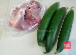 黄瓜炒肉粒的做法图解1