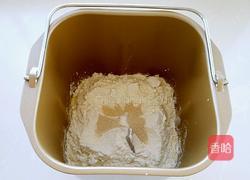 小狗啃骨头汉堡的做法图解1