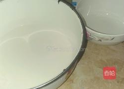 牛奶味冰淇淋的做法图解1