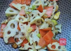 瓜片莲藕炒鸡蛋的做法图解4