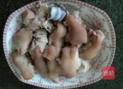花生焖猪脚的做法图解1