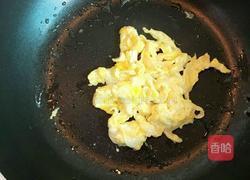 火腿肠鸡蛋炒玉米的做法图解2