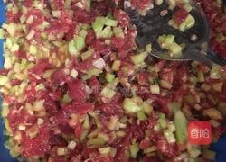 芹菜牛肉饺子的做法图解3