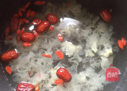 银耳西米汤的做法图解4