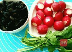 樱桃萝卜拌木耳的做法图解1