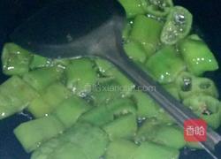 油焖尖椒懒人做法的做法图解1