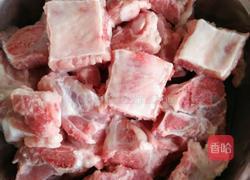 山药红萝卜排骨汤的做法图解1