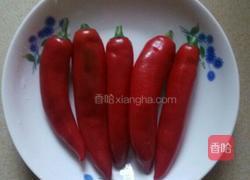 鱿鱼炒红椒的做法图解1