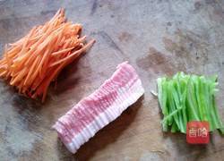 尖椒胡萝卜炒肉的做法图解2