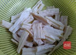 彩蔬炒腐竹的做法图解2