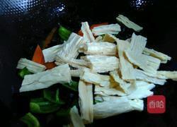 彩蔬炒腐竹的做法图解5