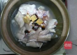 花生焖猪蹄的做法图解2