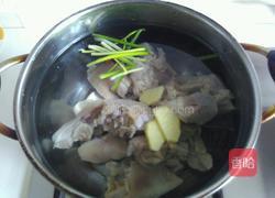 黄豆炖咸猪蹄的做法图解2