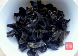 韭菜木耳炒肉片的做法图解3