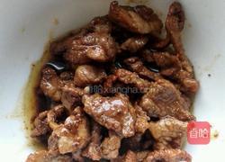 韭菜木耳炒肉片的做法图解4