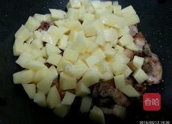 土豆烧五花肉的做法图解7