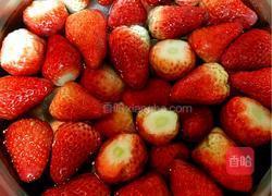 自制草莓酱的做法图解1