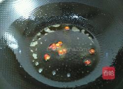 白菜炒鸡腿菇的做法图解3