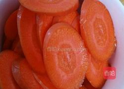 胡萝卜炒山药的做法图解2