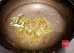 蟹棒鱼豆腐咸菜汤的做法图解3