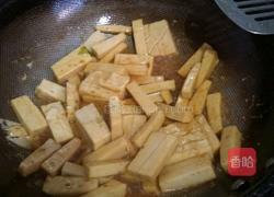 冻豆腐炒豆角的做法图解3